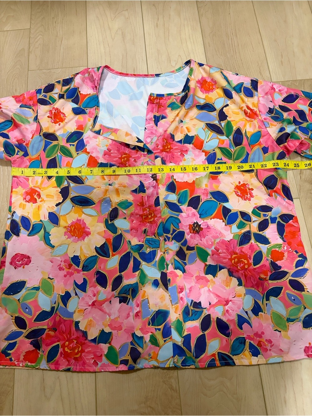 Lightweight Floral Print Notched Neck Blouse, see measurements - Picture 4 of 6
